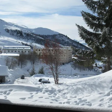 Au Pied Des Pistes - Francois Longchamp *